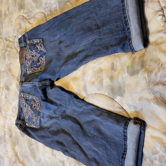 LA IDOL DENIM CAPRI - Picture 3 of 5